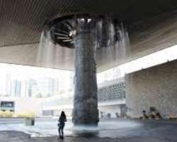 There is a huge fountain in the internal courtyard of the museum which means 